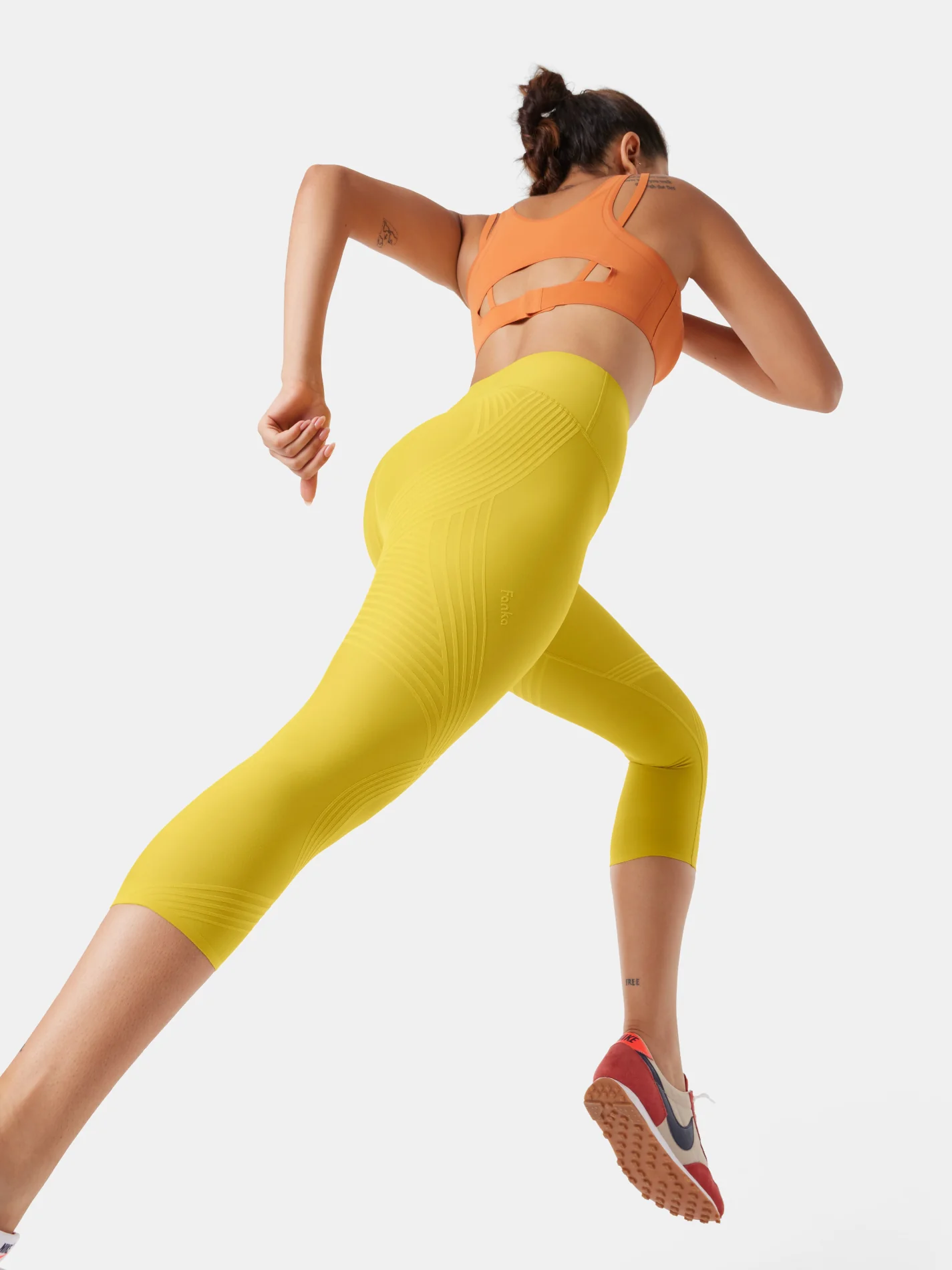 Body Sculpt Capri Leggings (Reversible Wear) - Image 33