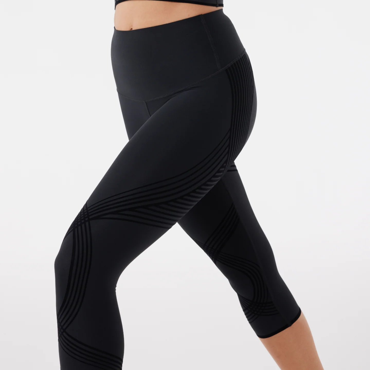 Body Sculpt Capri Leggings (Reversible Wear) - Image 60