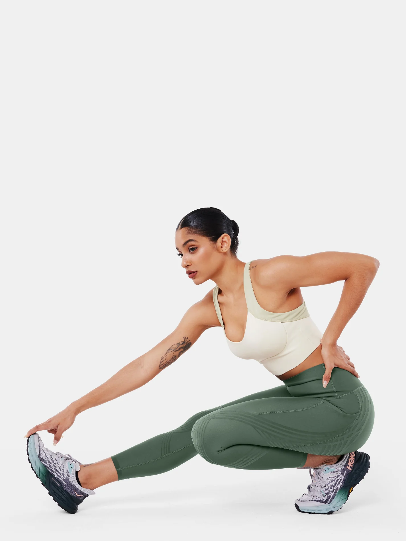 Body Sculpt Side Pocket 7/8 Leggings - Image 25